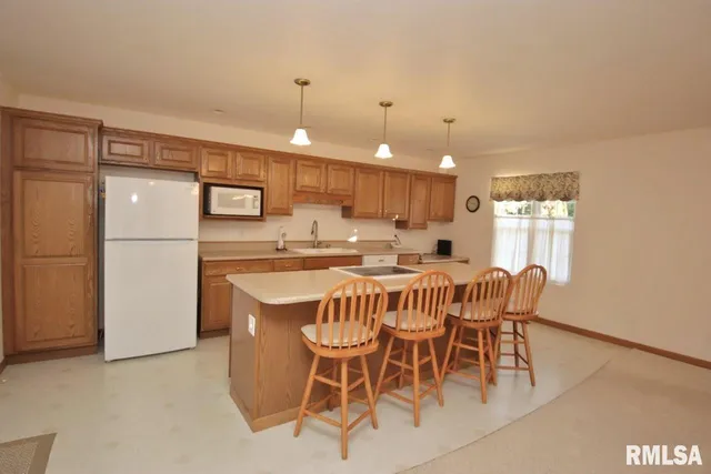 $225,000 | 1424 Fairview Court, Pekin, IL 61554