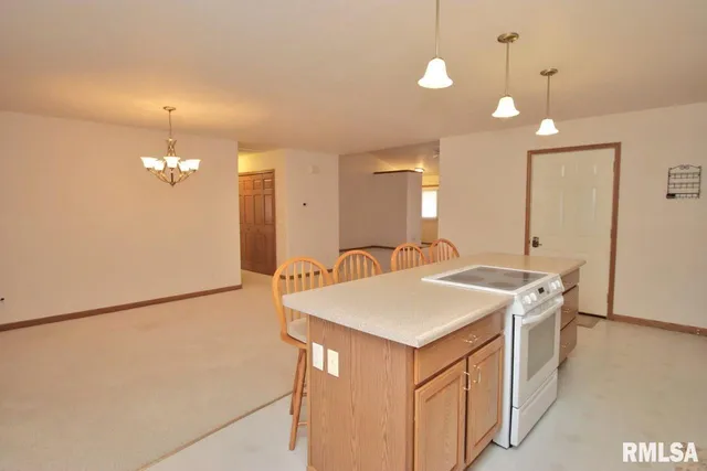 $225,000 | 1424 Fairview Court, Pekin, IL 61554