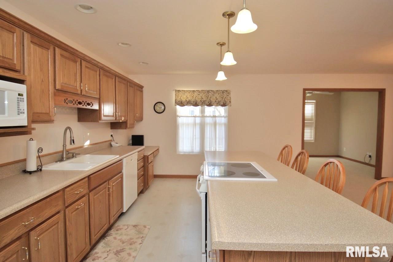 1424 Fairview Court Pekin, IL 61554 - Photo 16 of 56