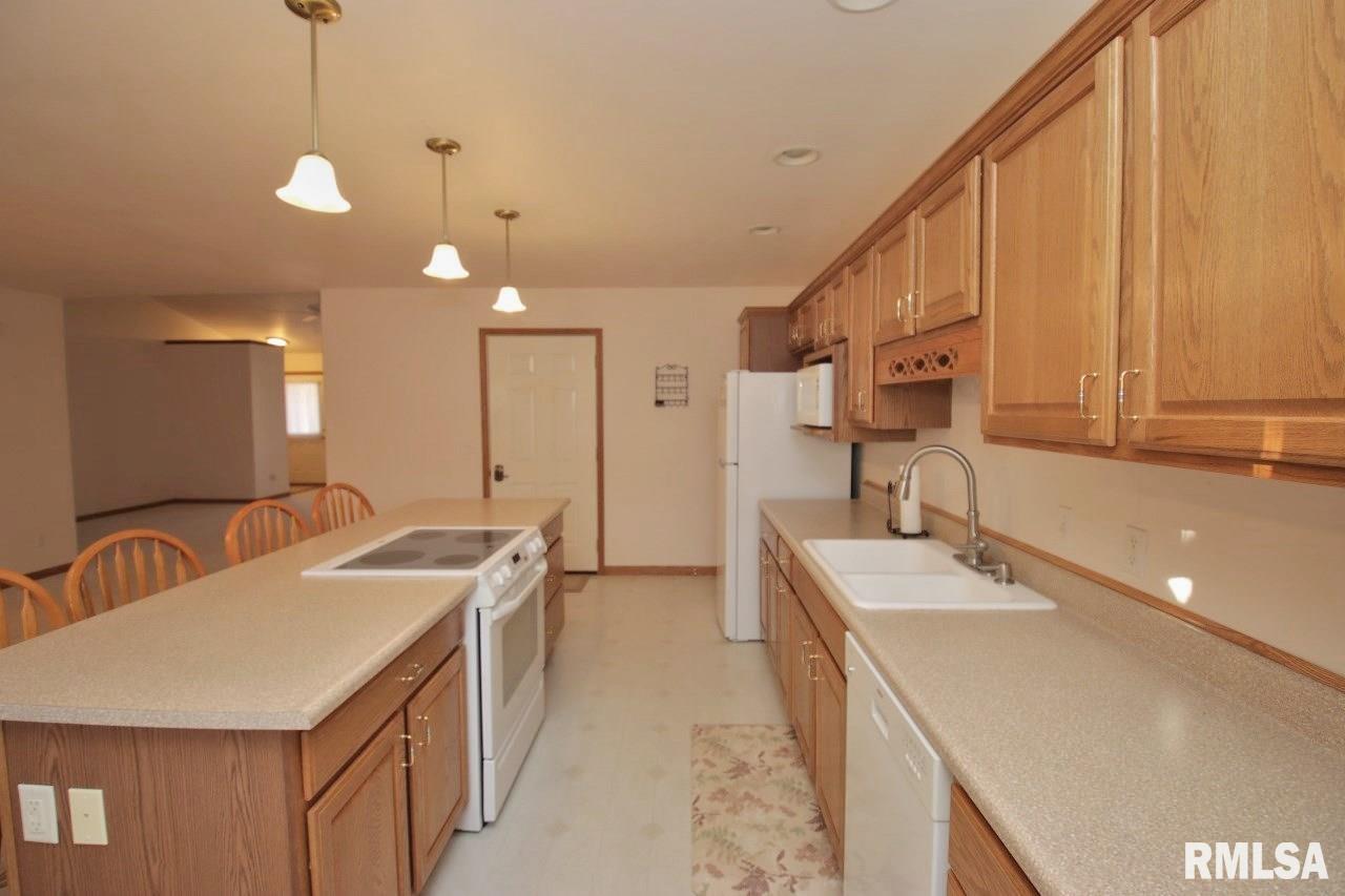 1424 Fairview Court Pekin, IL 61554 - Photo 17 of 56