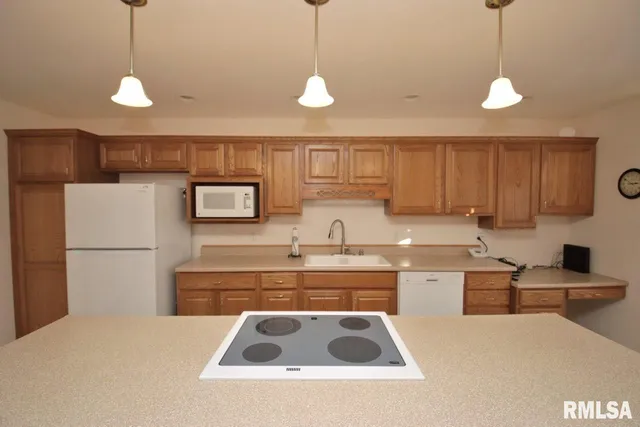 $225,000 | 1424 Fairview Court, Pekin, IL 61554