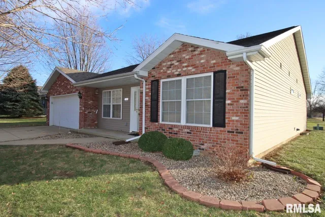 $225,000 | 1424 Fairview Court, Pekin, IL 61554