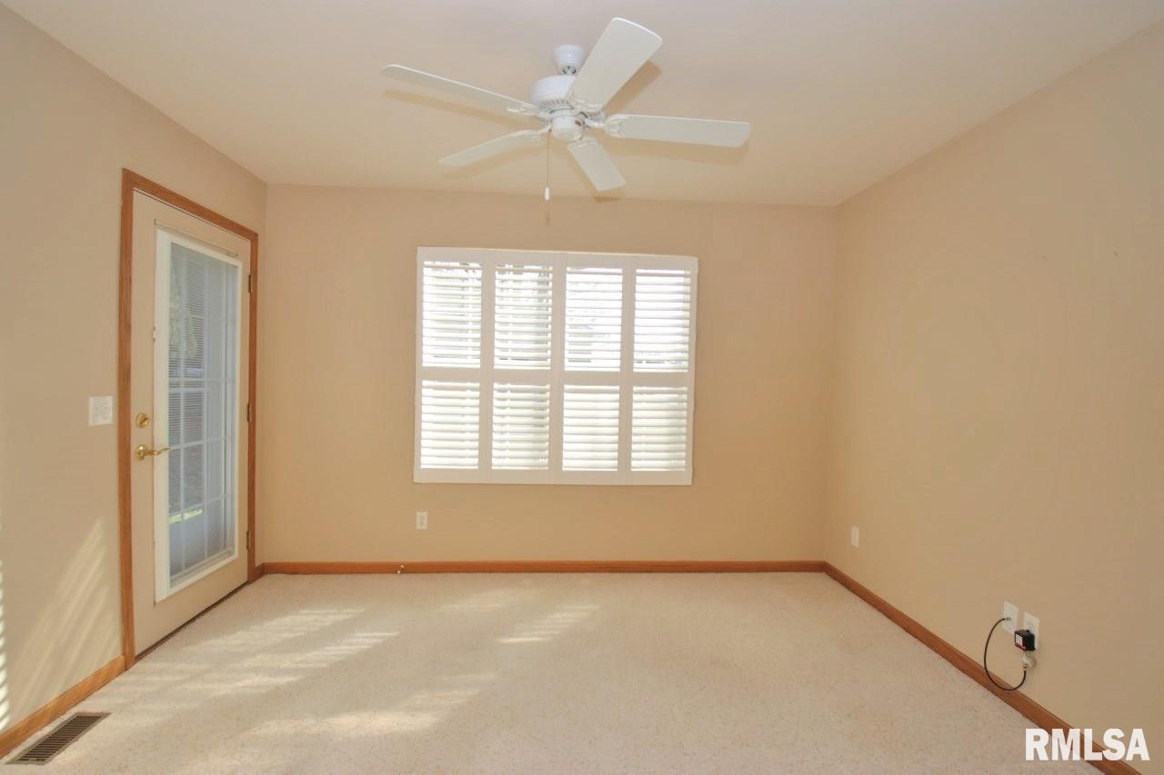 1424 Fairview Court Pekin, IL 61554 - Photo 24 of 56