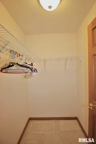 $225,000 | 1424 Fairview Court, Pekin, IL 61554