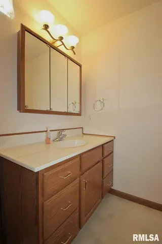 $225,000 | 1424 Fairview Court, Pekin, IL 61554