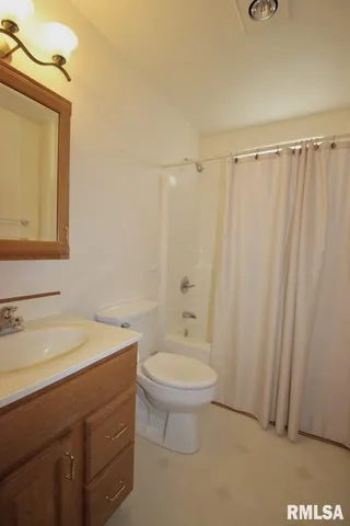 $225,000 | 1424 Fairview Court, Pekin, IL 61554