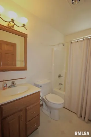 $225,000 | 1424 Fairview Court, Pekin, IL 61554