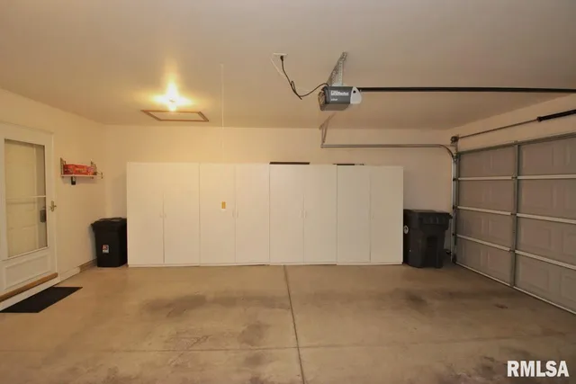 $225,000 | 1424 Fairview Court, Pekin, IL 61554