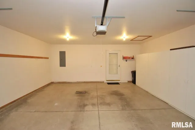 $225,000 | 1424 Fairview Court, Pekin, IL 61554