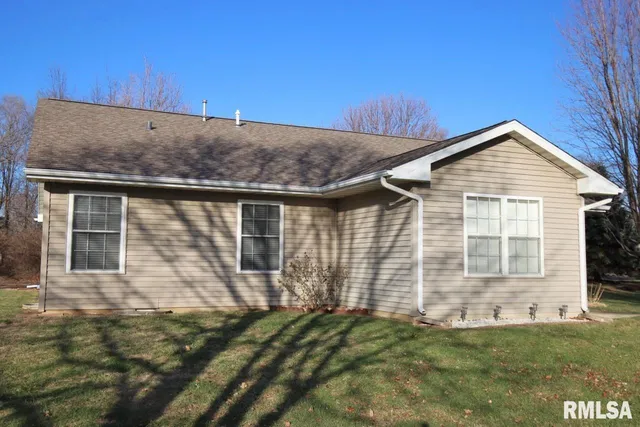 $225,000 | 1424 Fairview Court, Pekin, IL 61554