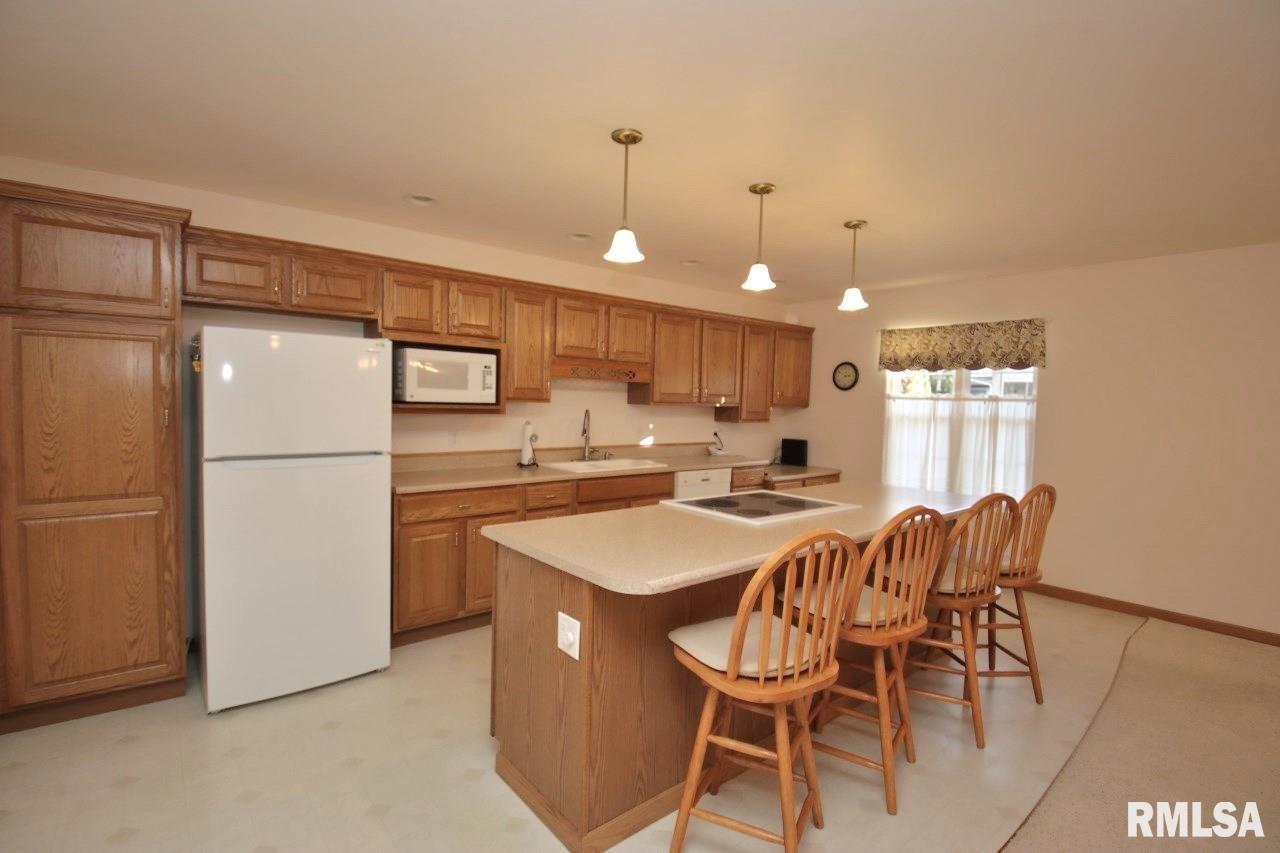 1424 Fairview Court Pekin, IL 61554 - Photo 10 of 56