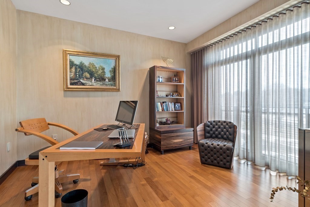 2400 Beacon Street, Unit 401 Boston, MA 02467 - Photo 13 of 35 a workspace with furniture and a window