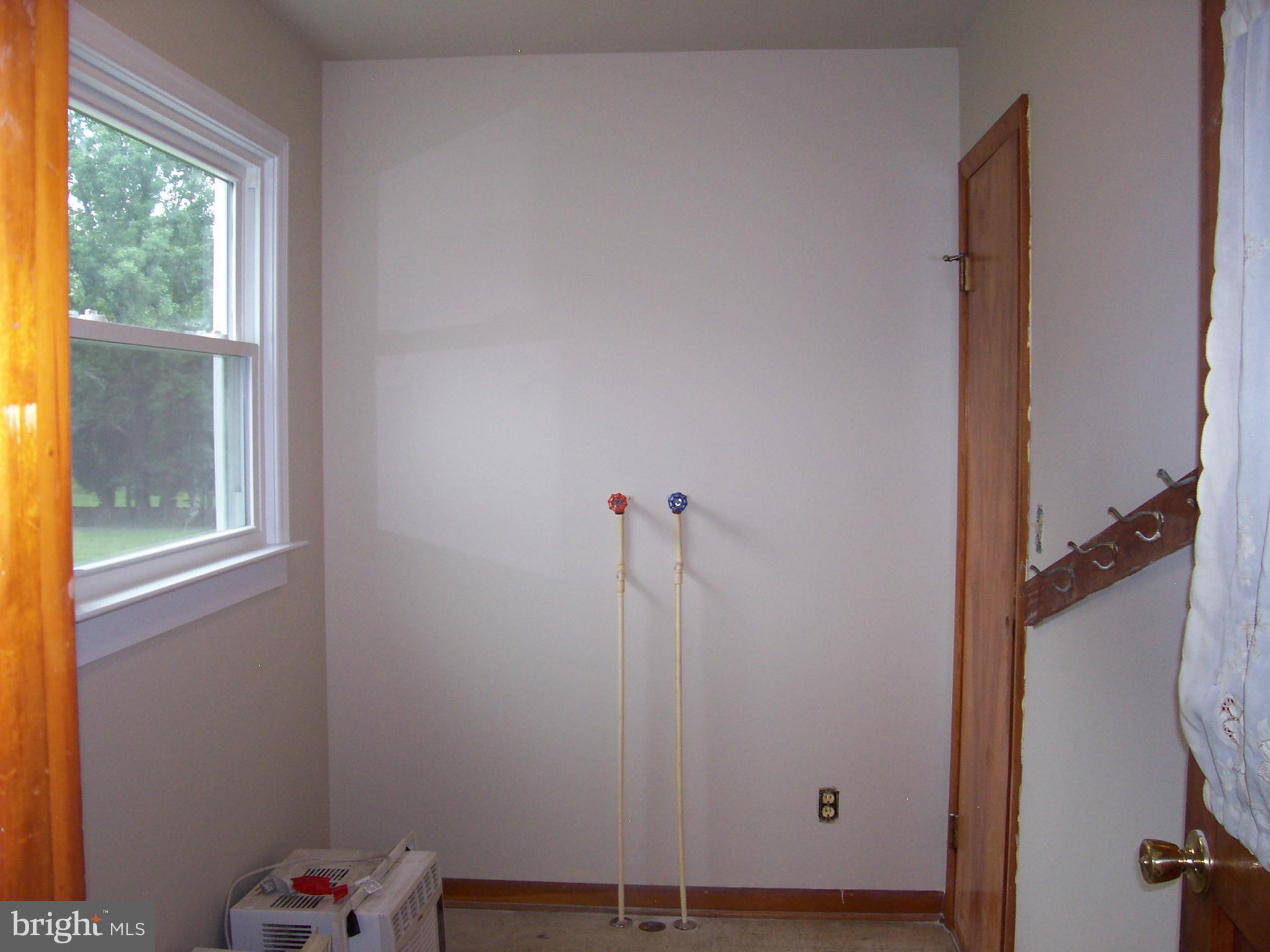 22345 St Louis Road Middleburg, VA 20117 - Photo 14 of 26 laundry room off kitchen