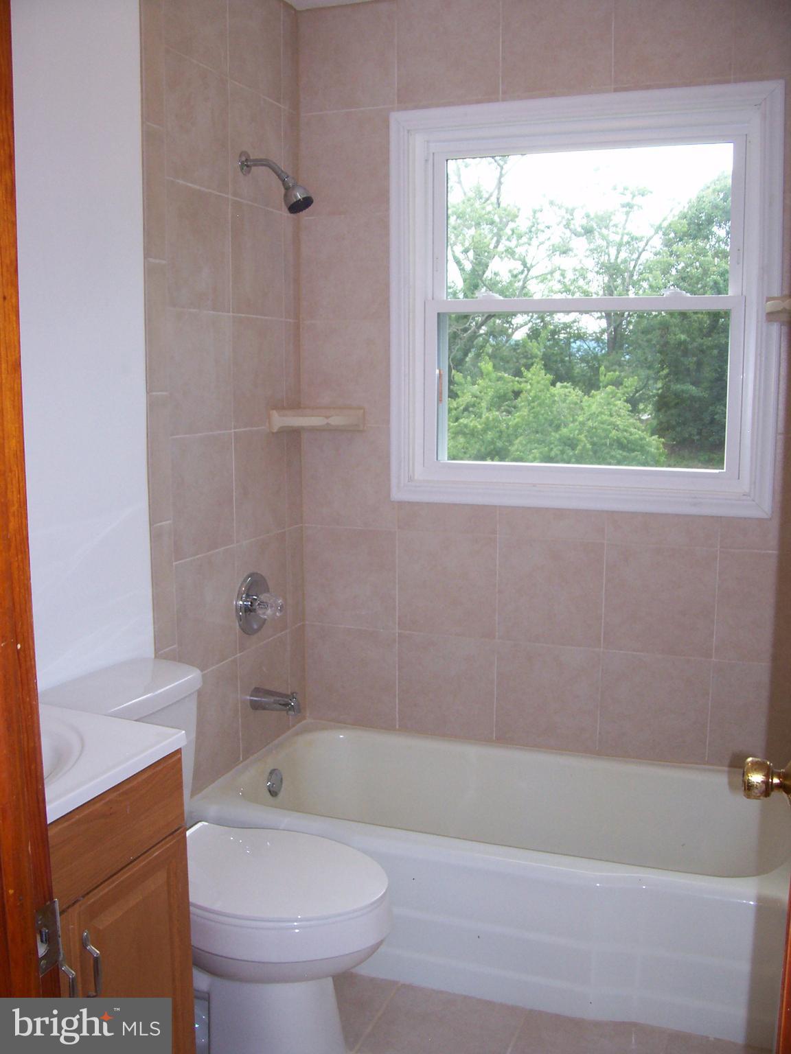 22345 St Louis Road Middleburg, VA 20117 - Photo 9 of 26 Bath