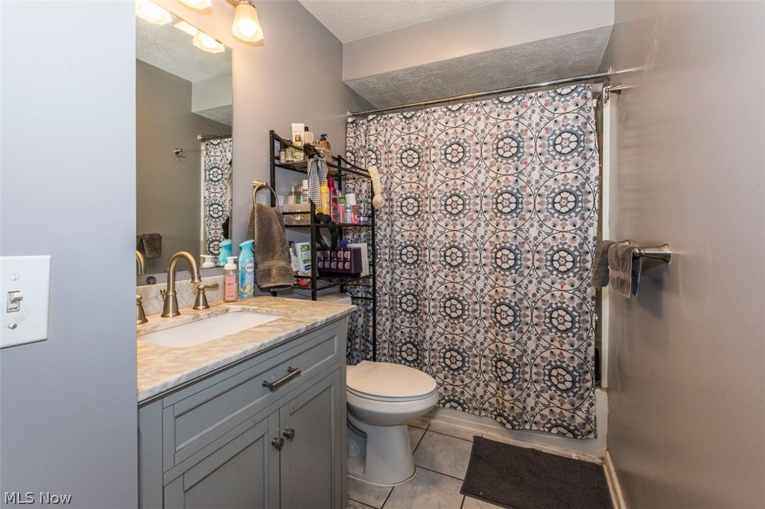 4560 Center Road Brunswick, OH 44212 - Photo 17 of 28 1 of 2 full bathrooms