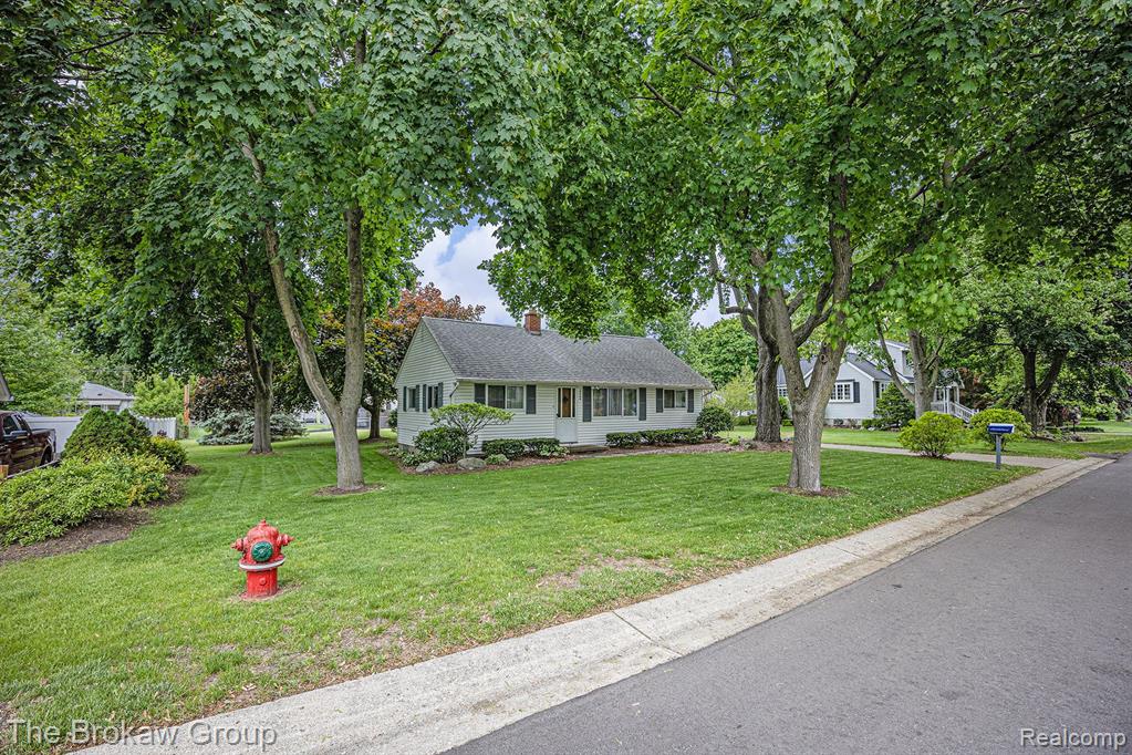 2724 Harrison Avenue Rochester Hills, MI 48307 - Photo 3 of 20