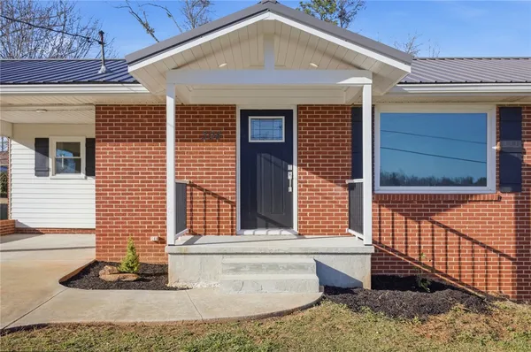 $299,900 | 308 West South 5th Street, Seneca, SC 29678