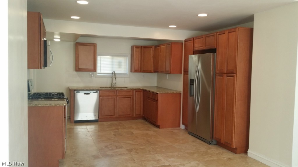 3070 Becket Road Cleveland, OH 44120 - Photo 9 of 25