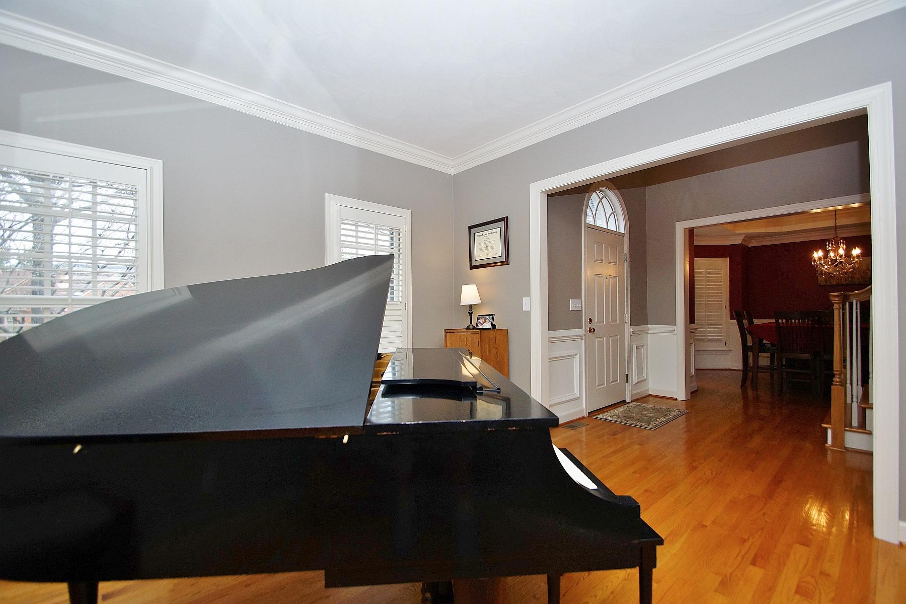 6001 Sulgrave Road Roanoke, VA 24018 - Photo 10 of 81 dsc04020.jpg