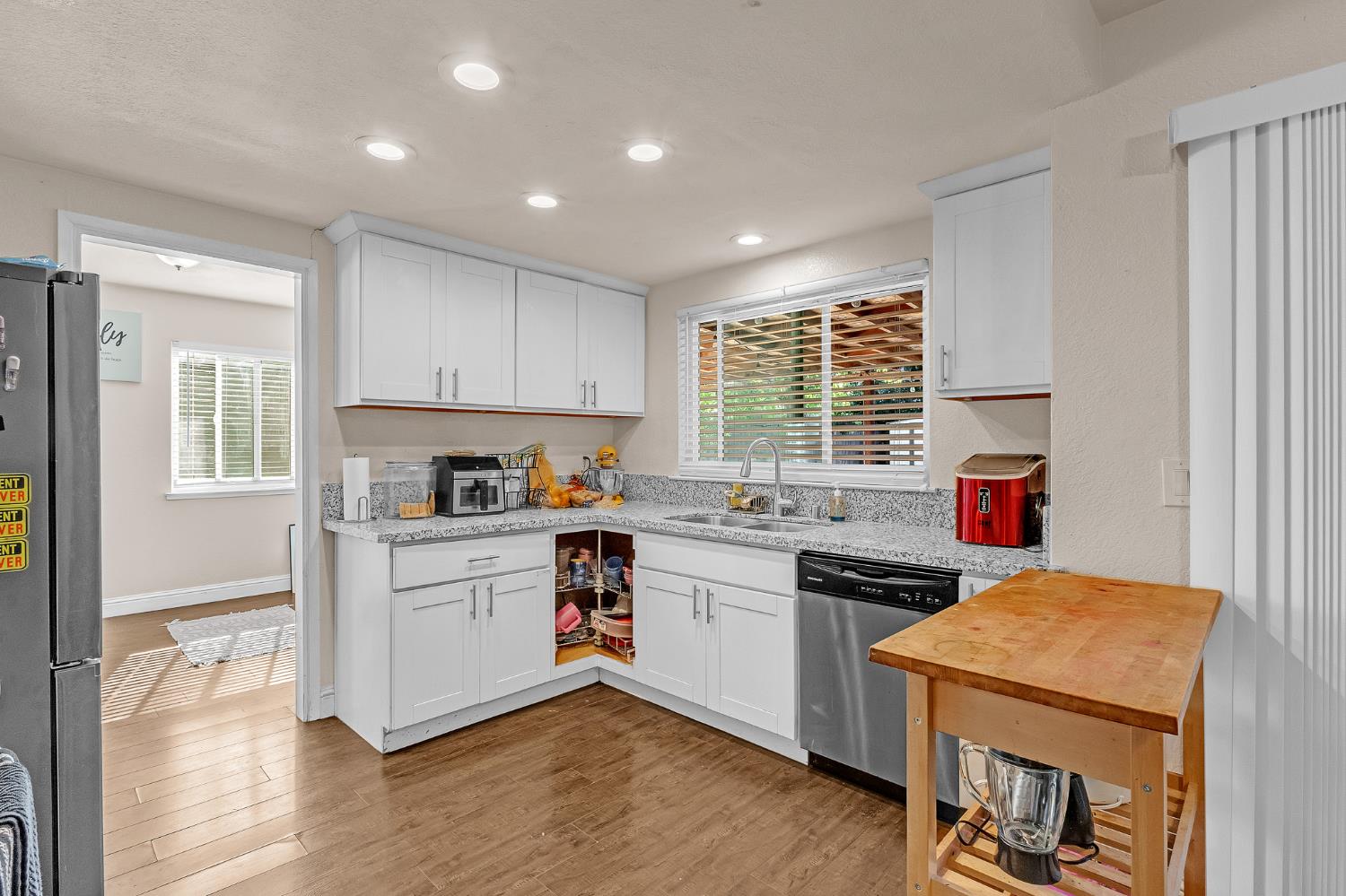 6260 Calvine Road Sacramento, CA 95823 - Photo 11 of 38 Gallery Image 11