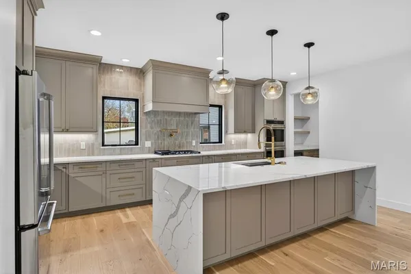 $1,800,000 | 643 Marshall Avenue, St. Louis, MO 63119
