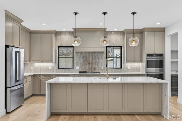 $1,800,000 | 643 Marshall Avenue, St. Louis, MO 63119
