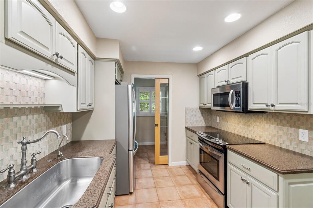 7823 Radcliffe Circle Port Richey, FL 34668 - Photo 10 of 58