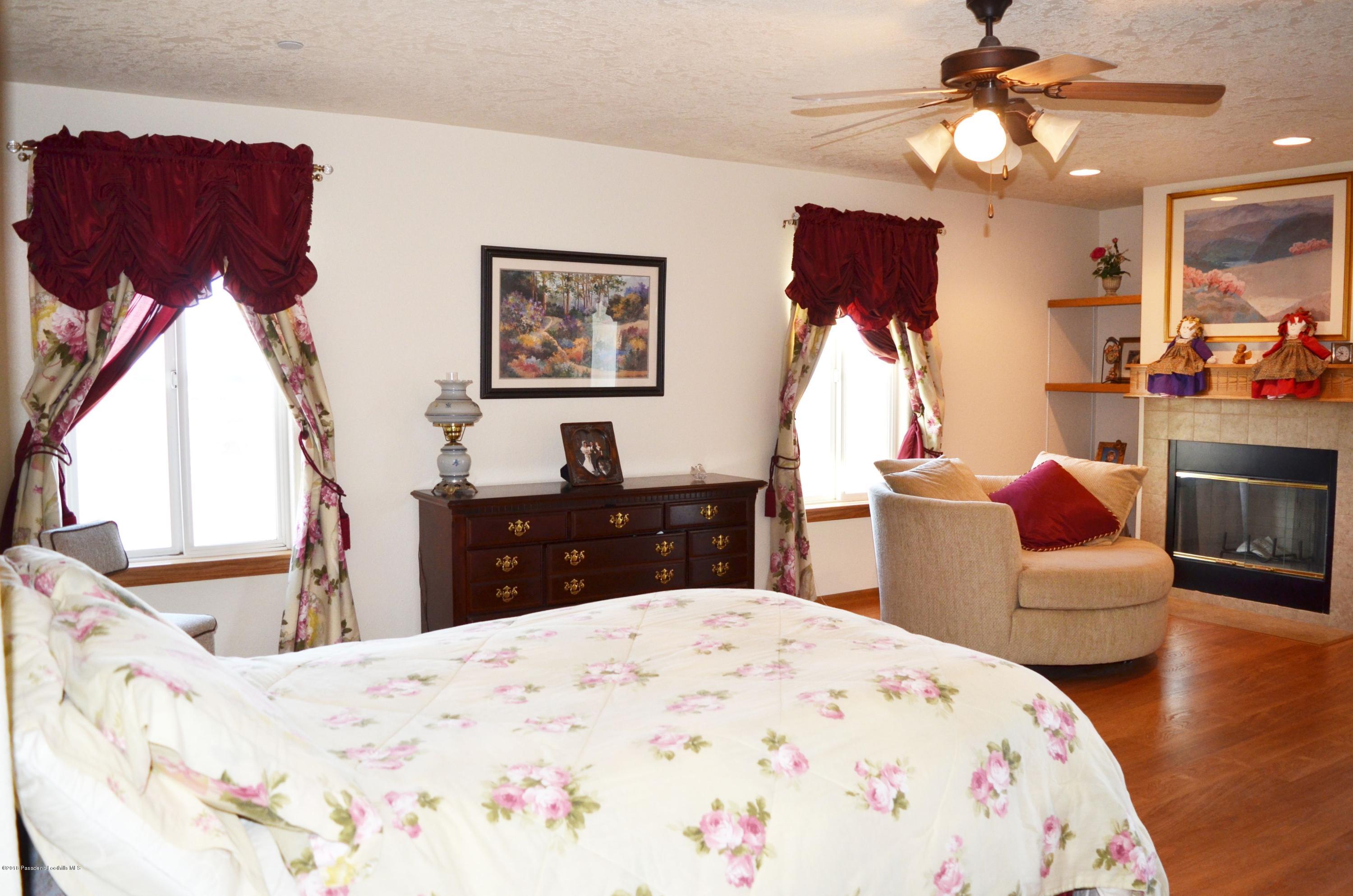 10050 Adobe Road Oak Hills, CA 92344 - Photo 11 of 20 DSC_3702