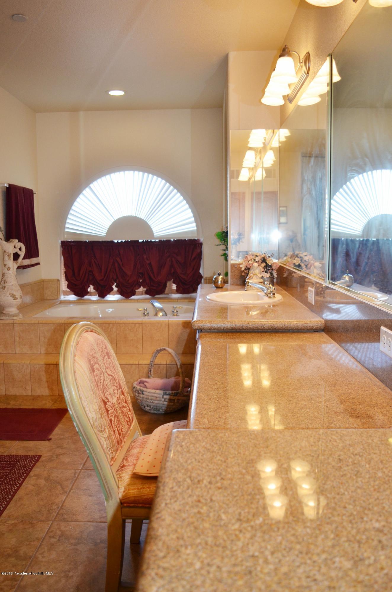 10050 Adobe Road Oak Hills, CA 92344 - Photo 12 of 20 DSC_3707