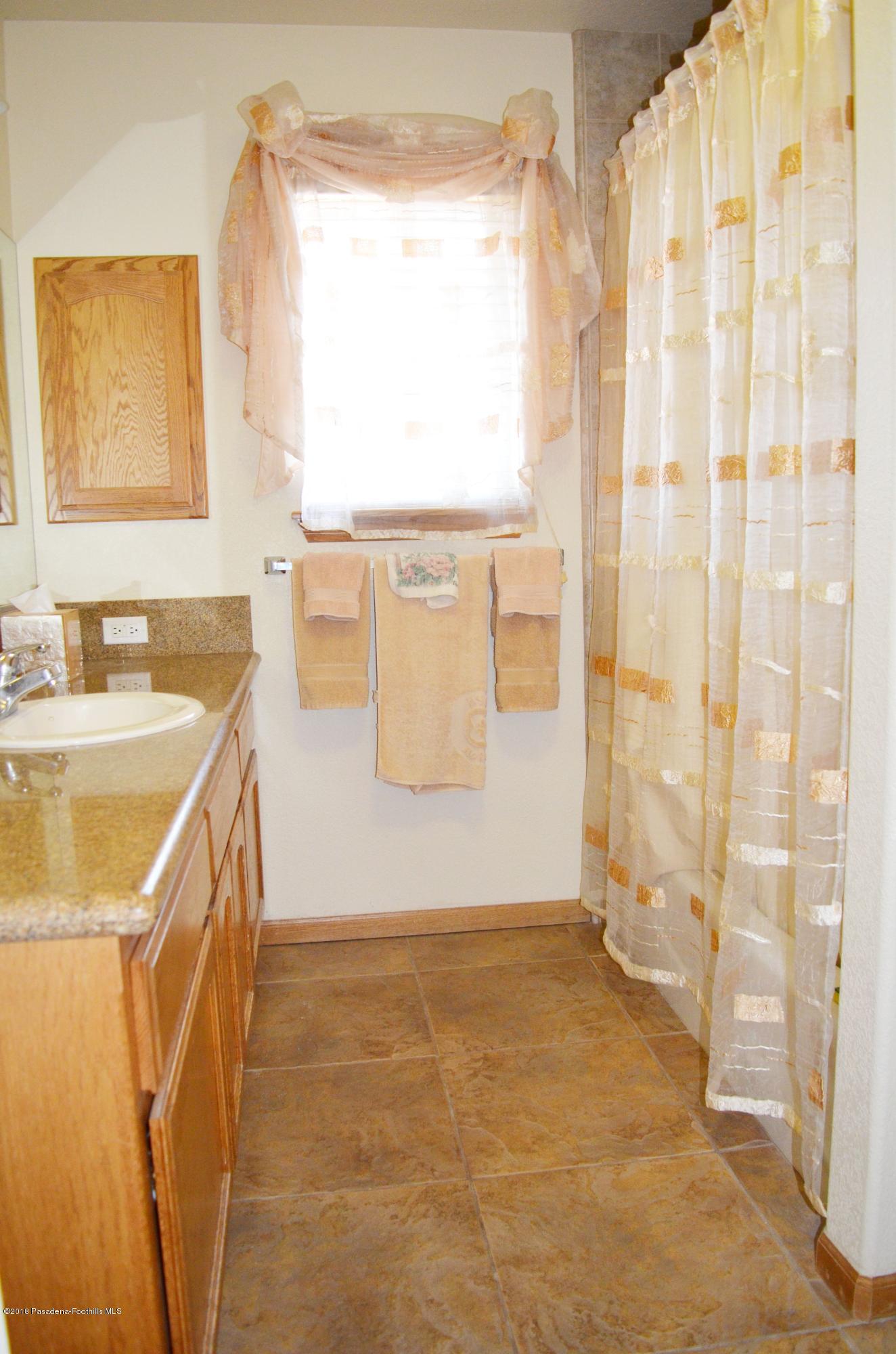 10050 Adobe Road Oak Hills, CA 92344 - Photo 17 of 20 DSC_3714