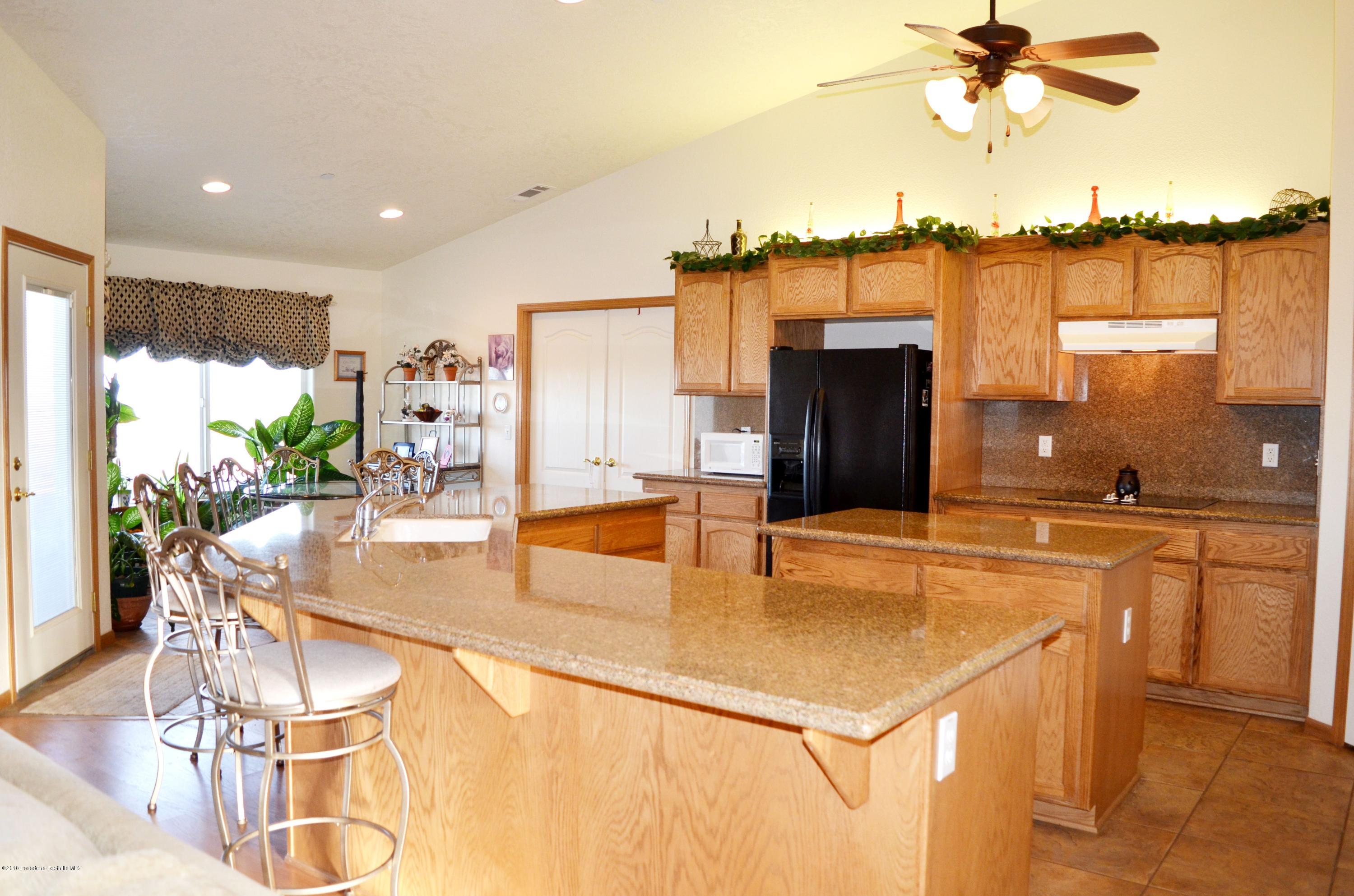 10050 Adobe Road Oak Hills, CA 92344 - Photo 4 of 20 DSC_3677