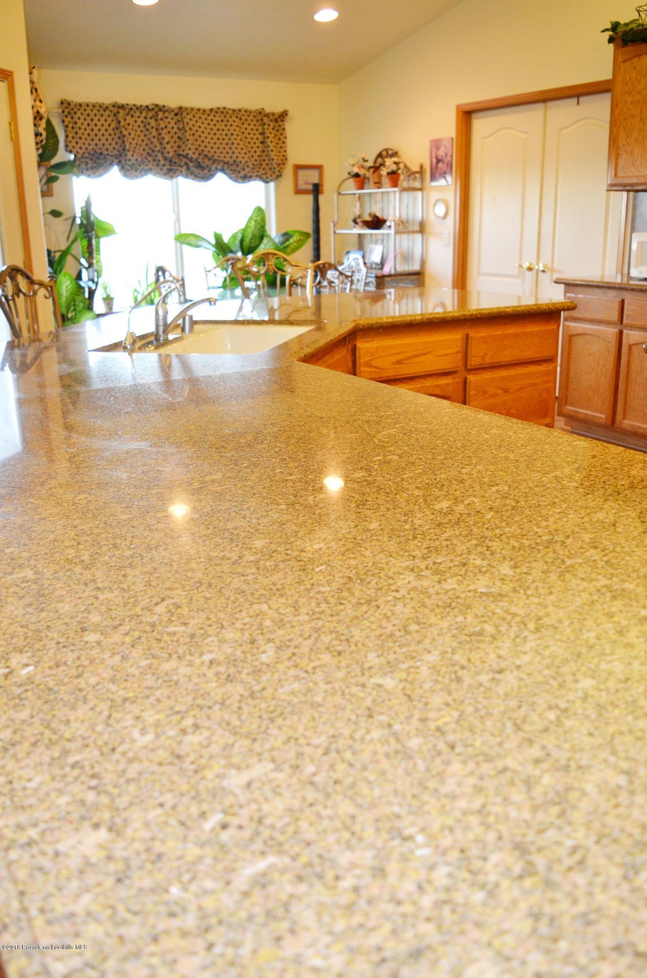 10050 Adobe Road Oak Hills, CA 92344 - Photo 6 of 20 DSC_3719