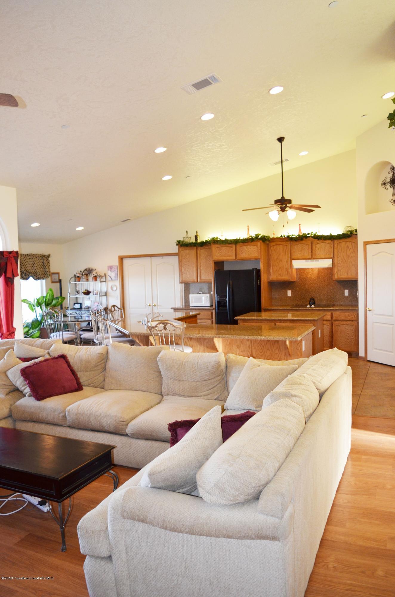 10050 Adobe Road Oak Hills, CA 92344 - Photo 8 of 20 DSC_3679