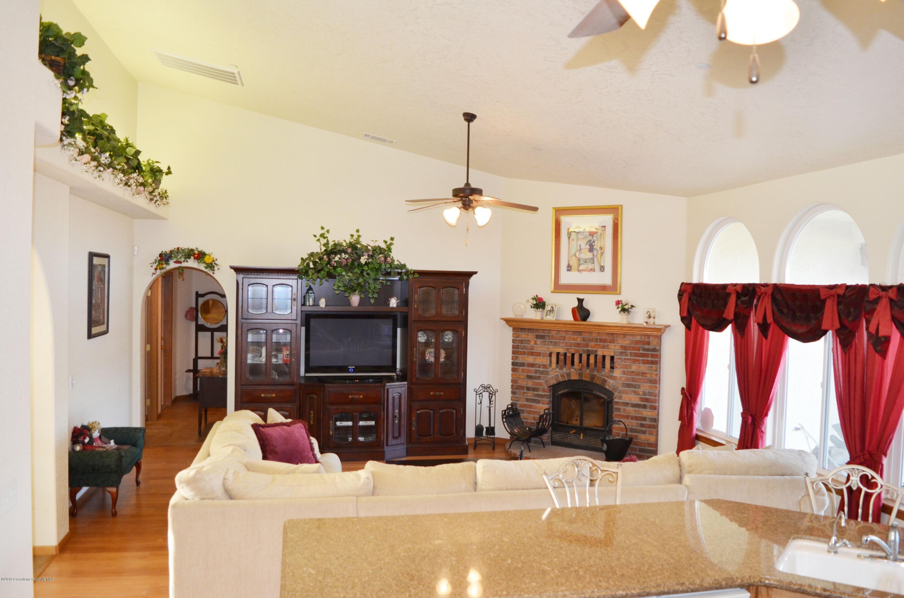 10050 Adobe Road Oak Hills, CA 92344 - Photo 9 of 20 DSC_3681