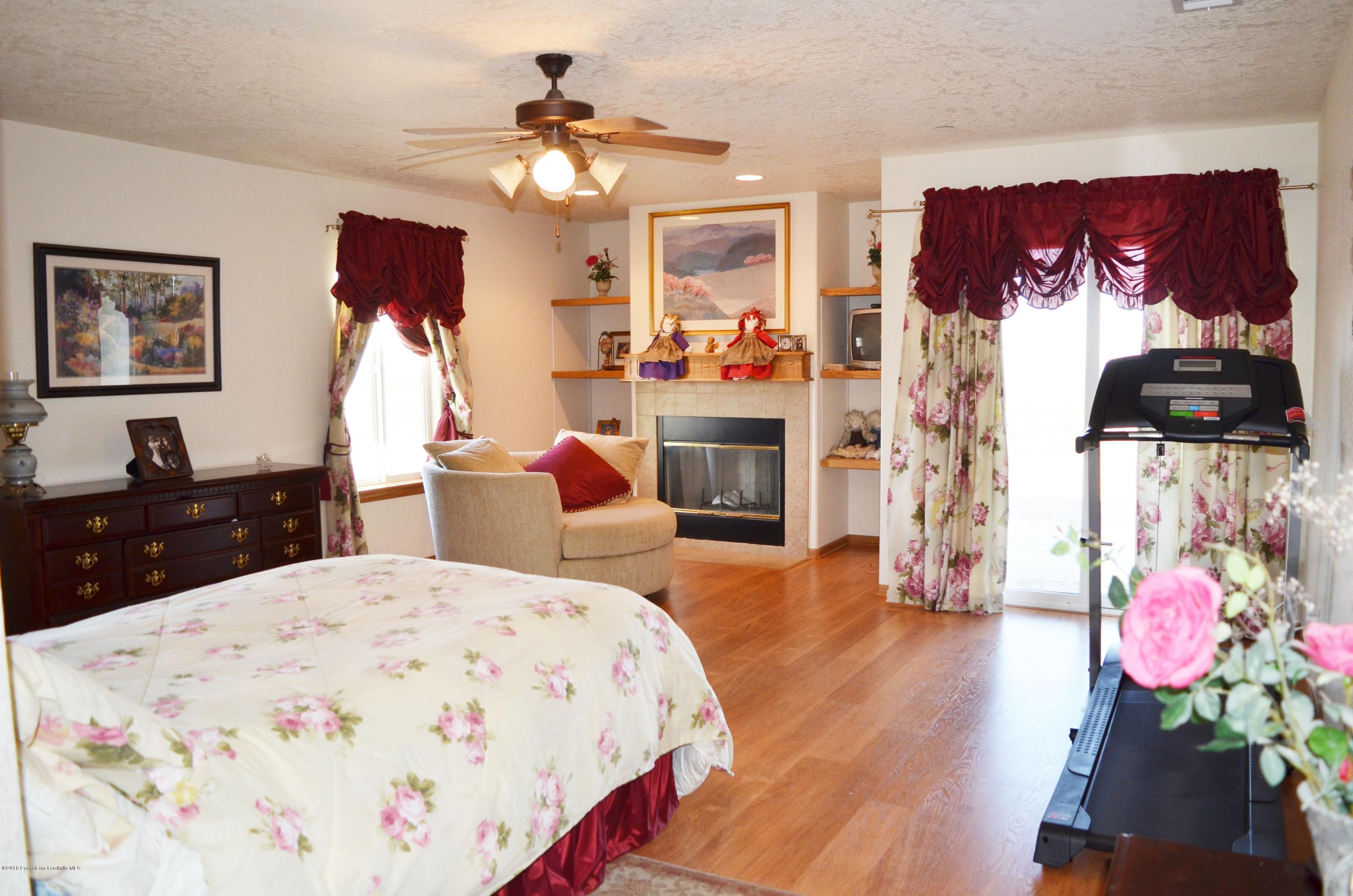 10050 Adobe Road Oak Hills, CA 92344 - Photo 10 of 20 DSC_3701