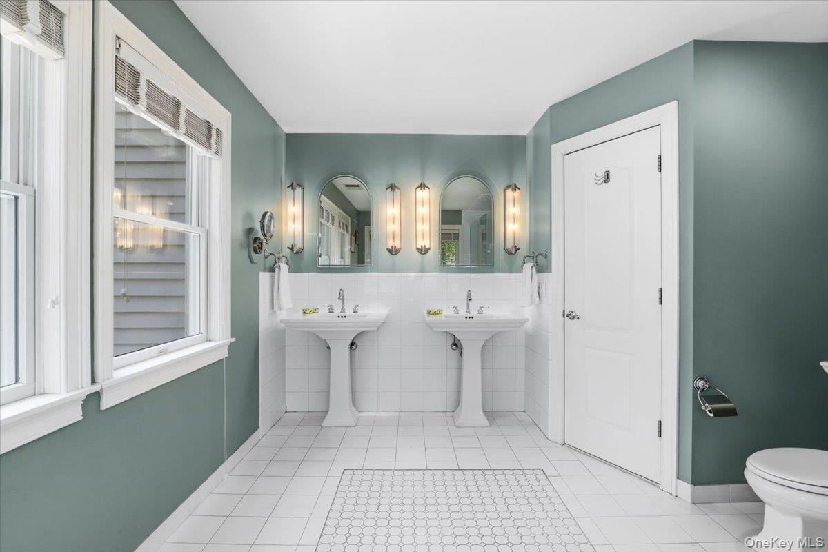 44 Scofield Road Pound Ridge, NY 10576 - Photo 20 of 36 a view of bathroom with a bathtub and shower