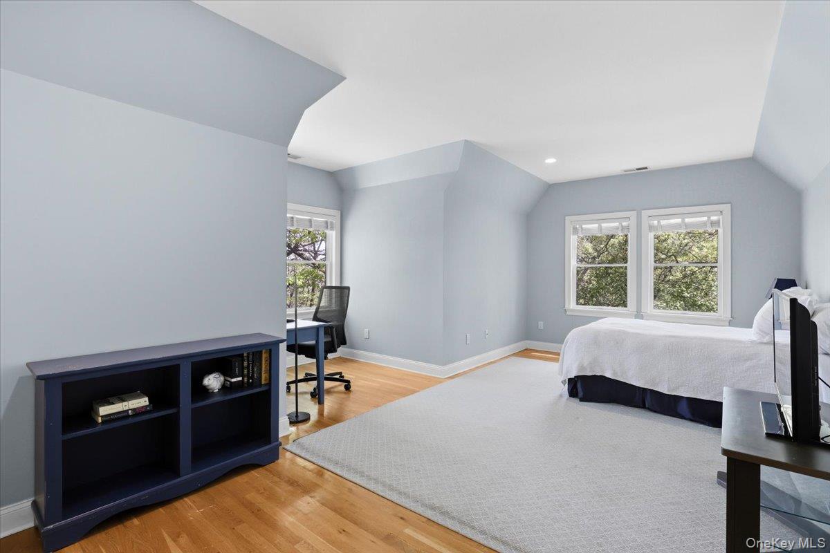 44 Scofield Road Pound Ridge, NY 10576 - Photo 25 of 36 a bed room with a bed and a window