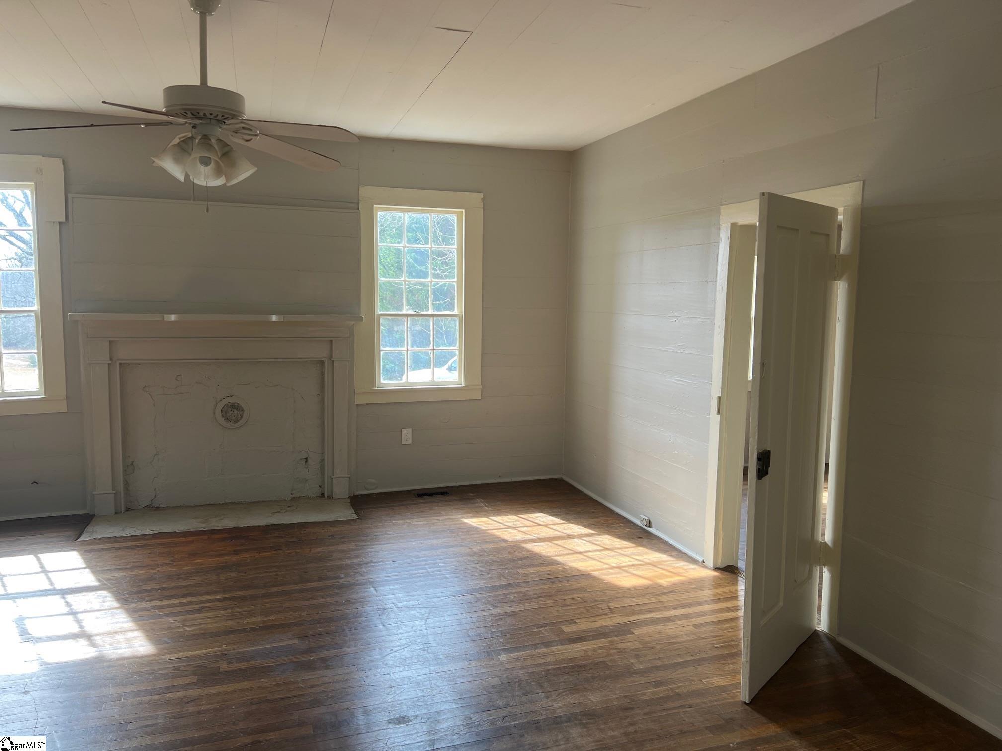 3905 North Highway 101 Greer, SC 29651 - Photo 12 of 15