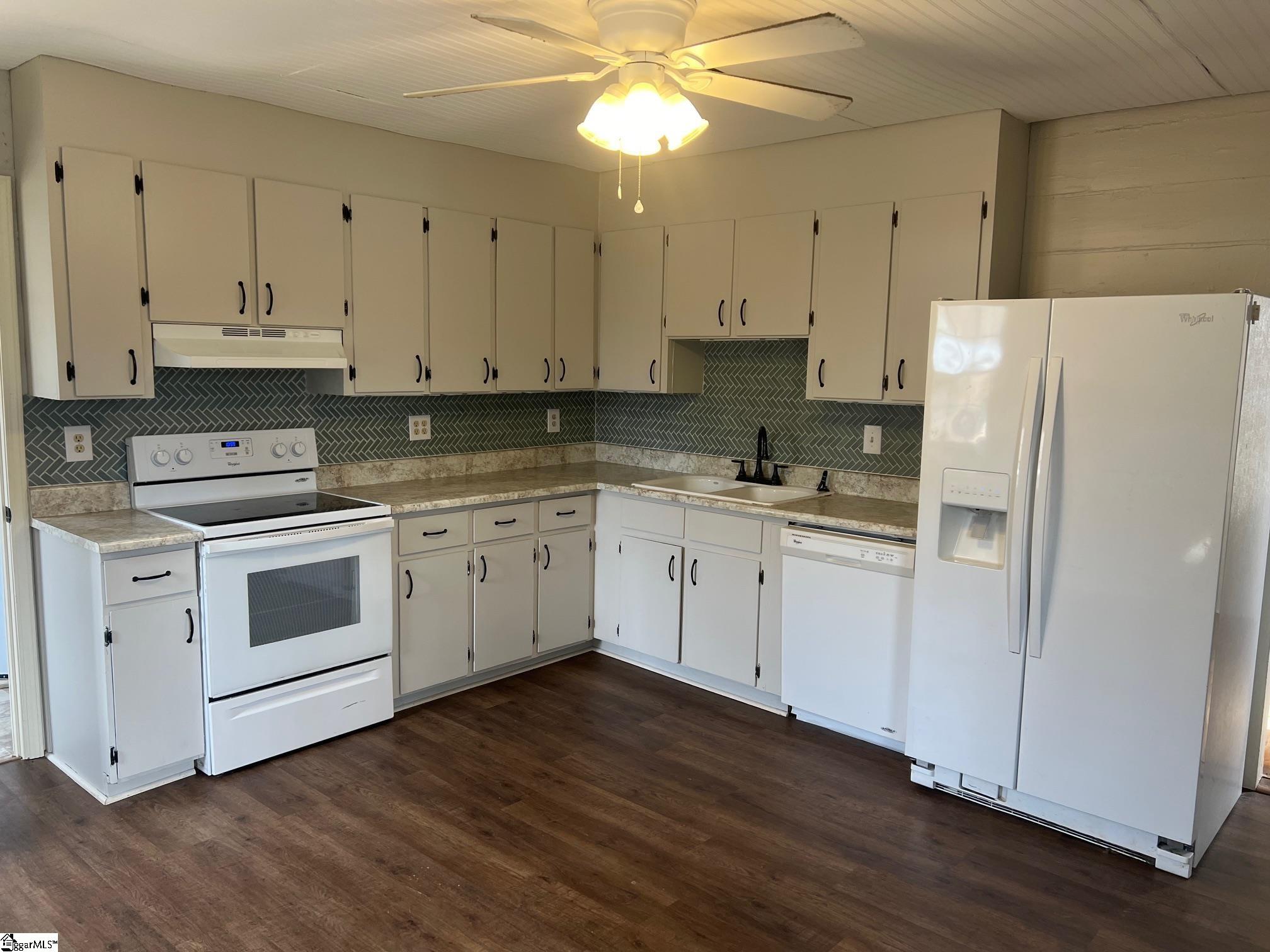 3905 North Highway 101 Greer, SC 29651 - Photo 3 of 15