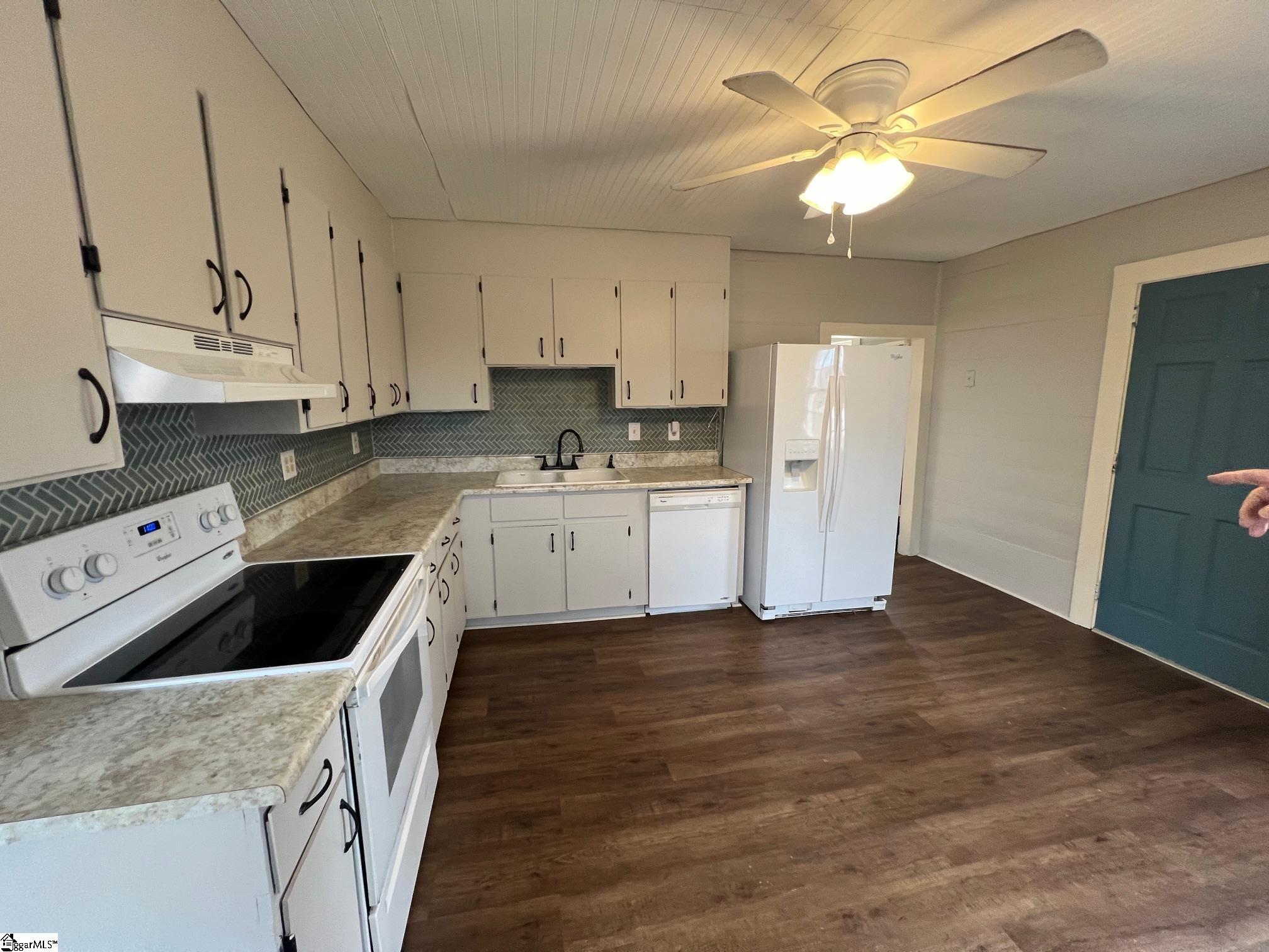 3905 North Highway 101 Greer, SC 29651 - Photo 4 of 15