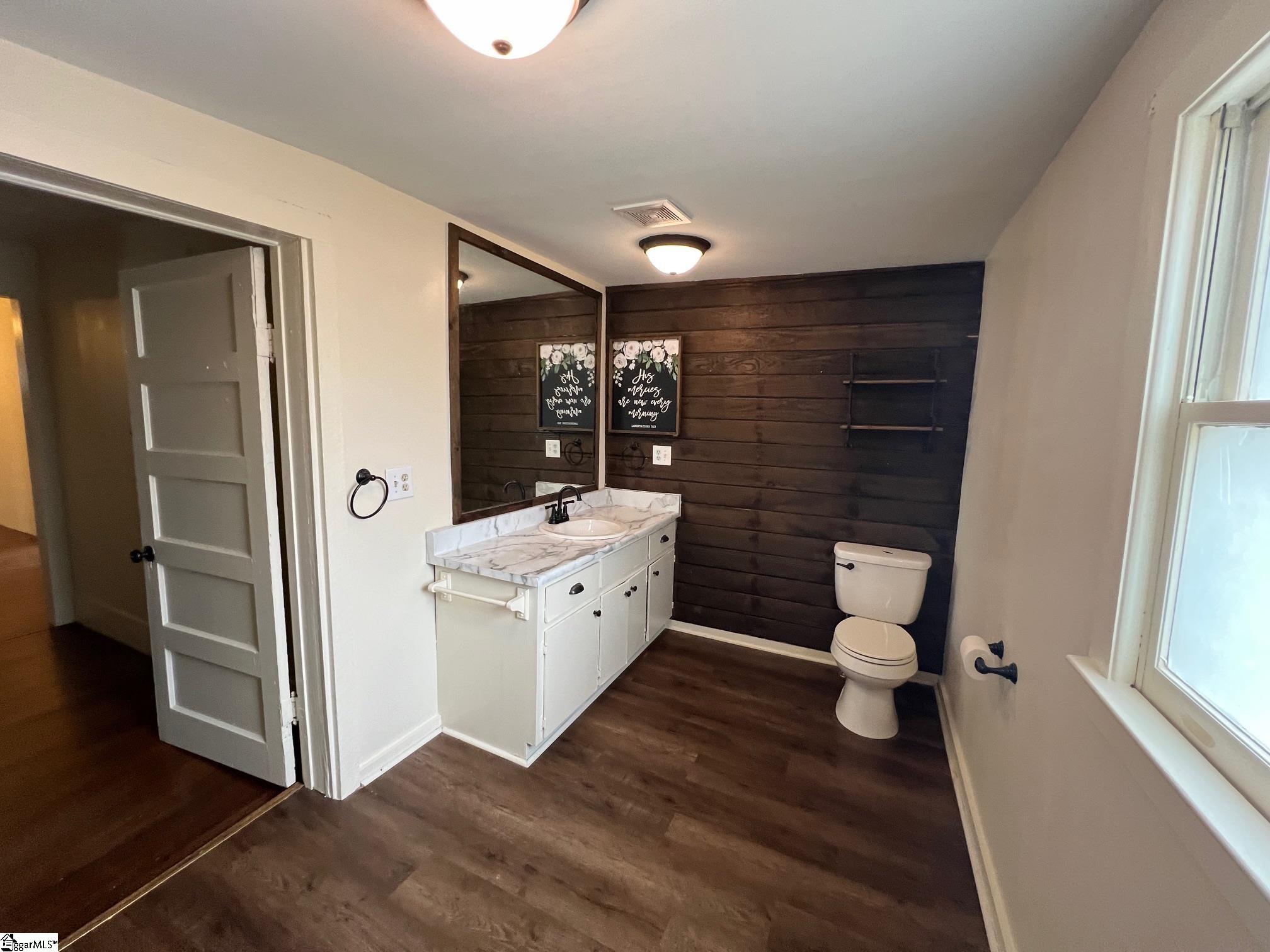 3905 North Highway 101 Greer, SC 29651 - Photo 7 of 15