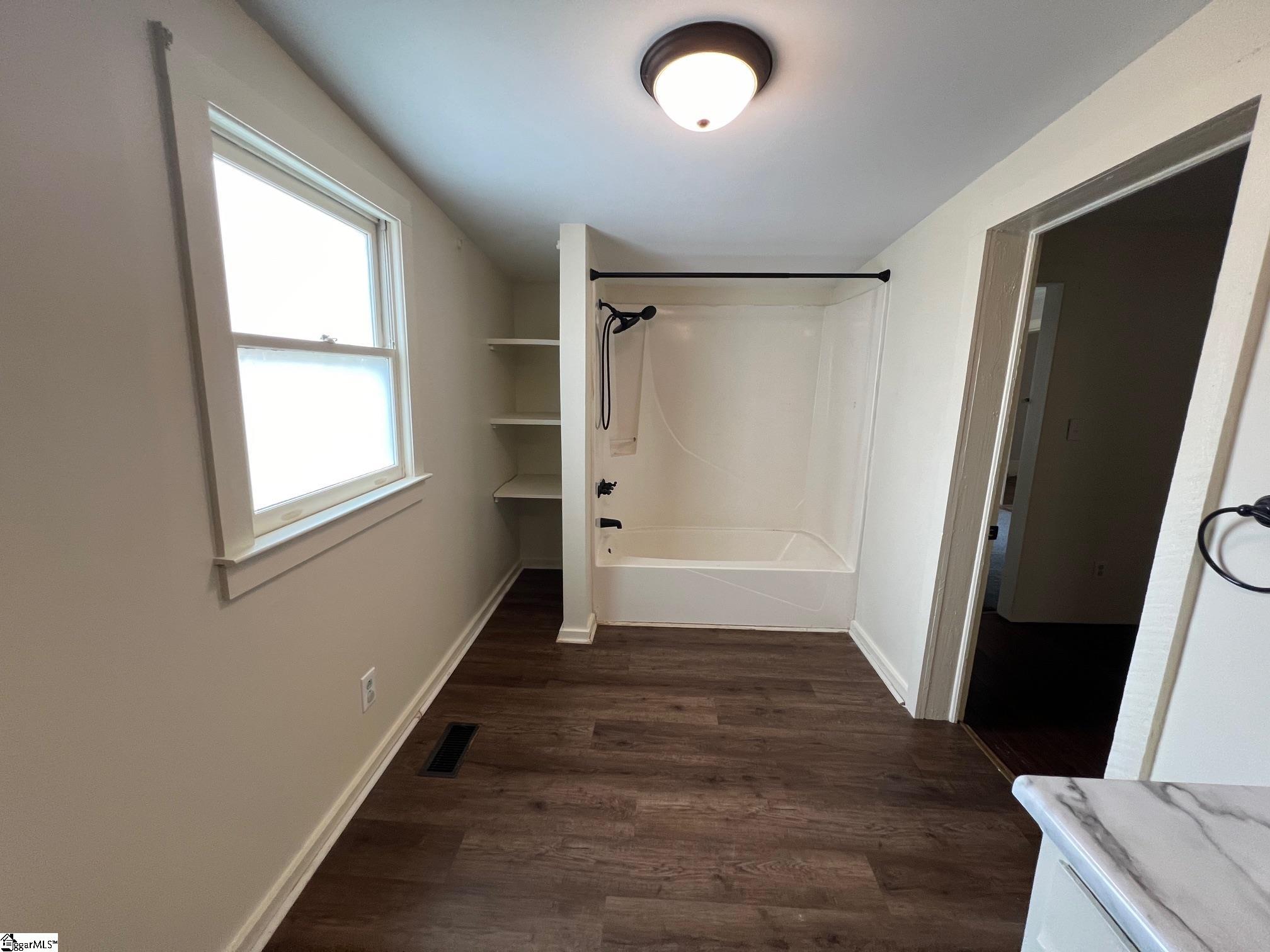 3905 North Highway 101 Greer, SC 29651 - Photo 8 of 15