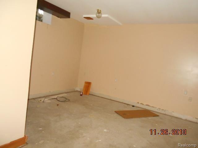 21055 Inkster Road Romulus, MI 48174 - Photo 11 of 19 DSCN4832.jpg