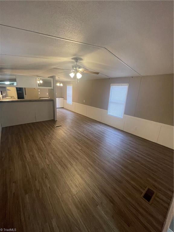 246 West Grove Road Lexington, NC 27295 - Photo 5 of 22 Livingroom