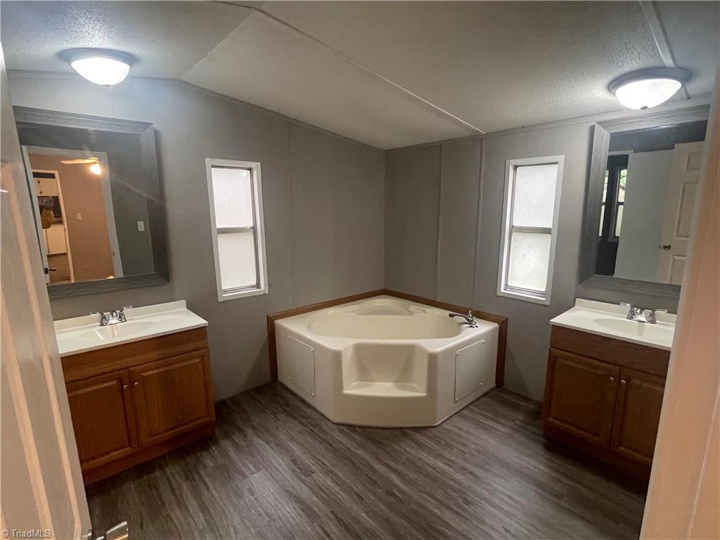 246 West Grove Road Lexington, NC 27295 - Photo 8 of 22 Master Bathroom
