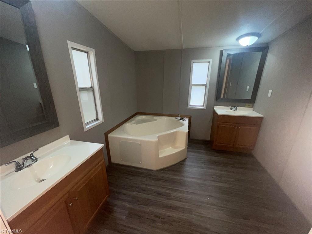 246 West Grove Road Lexington, NC 27295 - Photo 9 of 22 Master Bathroom