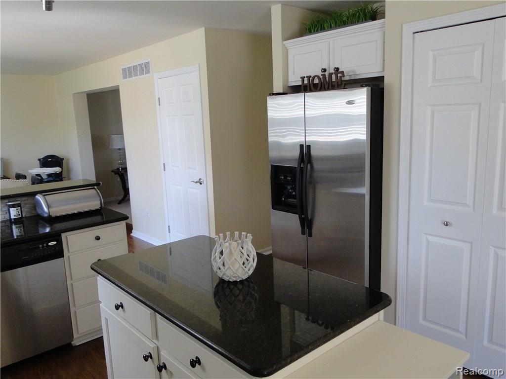 3606 Stratton Lane Howell, MI 48843 - Photo 15 of 32 Gallery Image 15