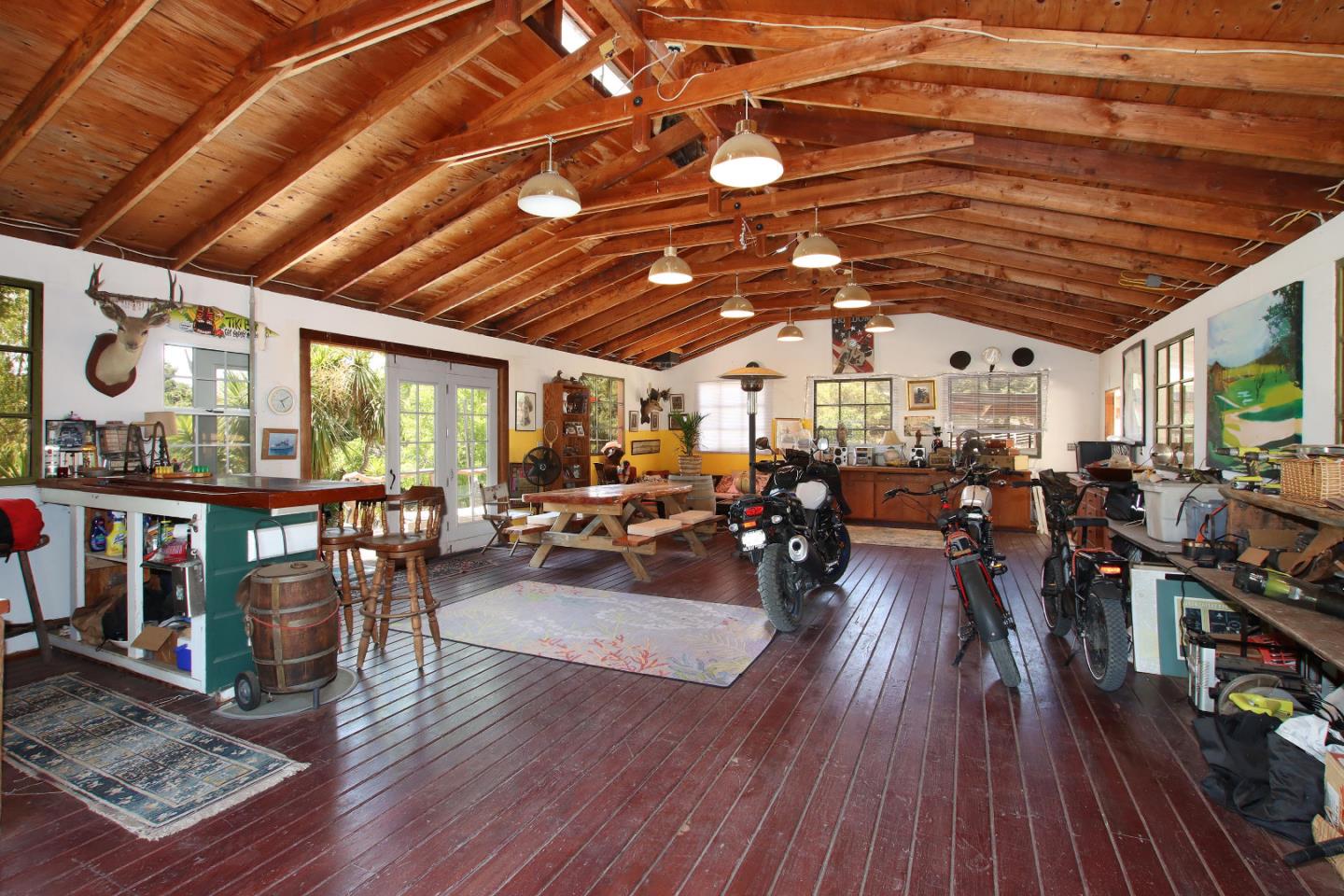 434 Old Smith Road Watsonville, CA 95076 - Photo 43 of 61 a view of a bar restaurant