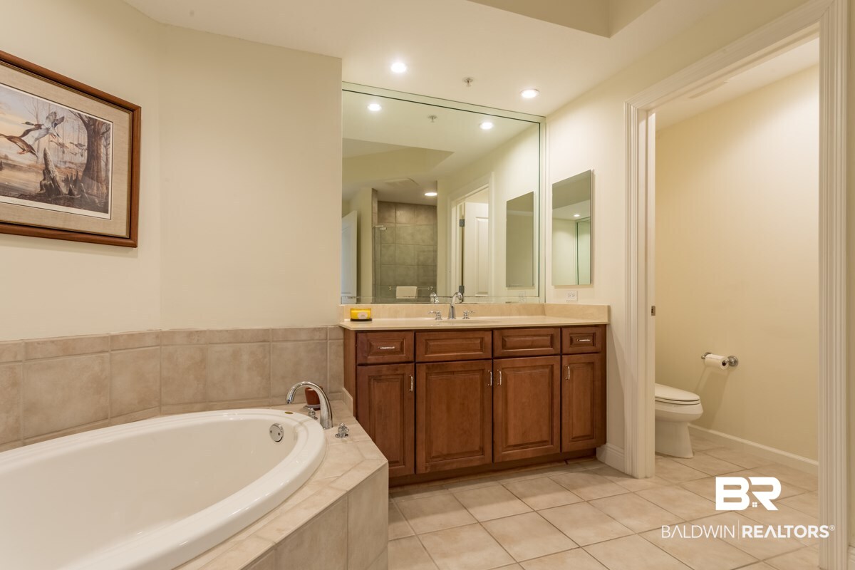 612 Lost Key Drive, Unit 505B Perdido Key, FL 32507 - Photo 22 of 44 Garden Tub