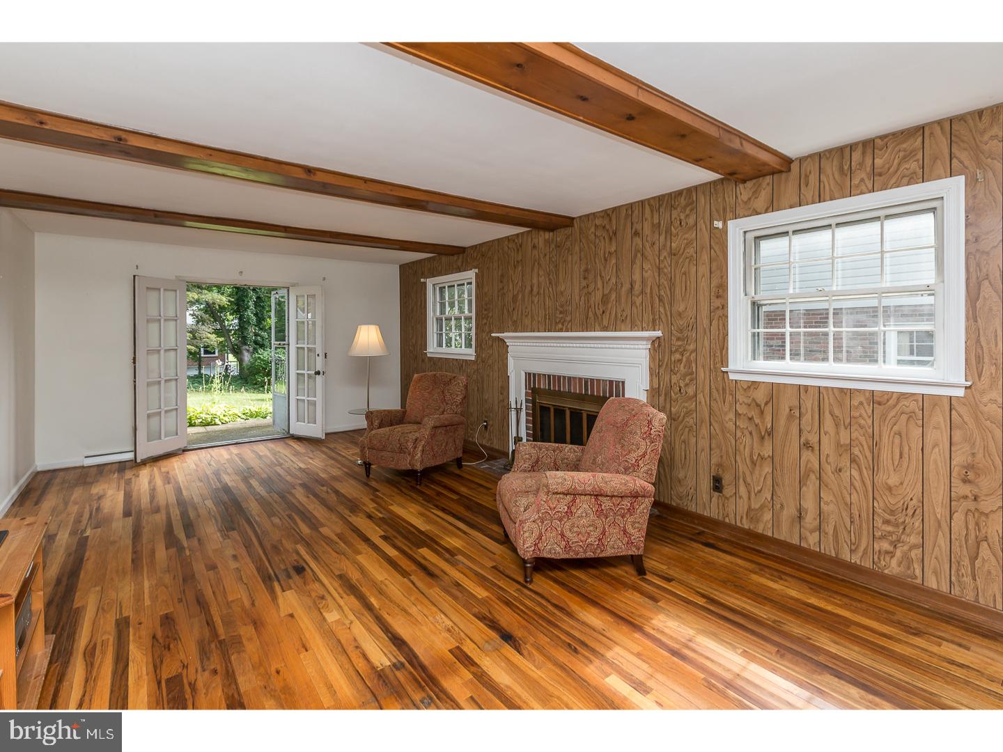 321 Harrington Road Havertown, PA 19083 - Photo 5 of 21 Living Room